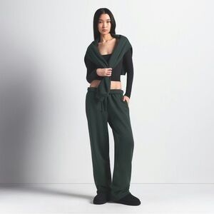 SKIMS CLASSIC STRAIGHT LEG PANT SPRUCE Medium